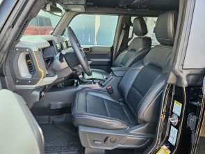 2023 Ford Bronco 4x4 Badlands Sasquatch - black only 250 miles !! (7)