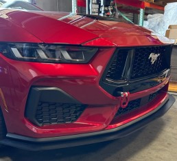 Forged tow eye - red for Mustang 2024+ (1)
