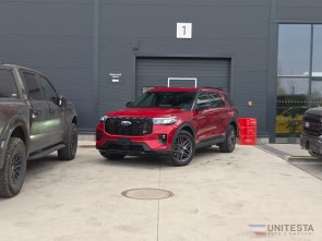 2025 Ford Explorer  ST 4x4  Ruby Red 6 míst