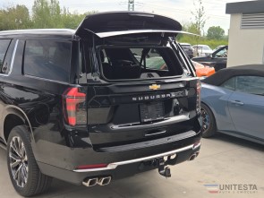 2026 Chevrolet Suburban High Contry 6,2 V8 black  24" černá 4 roky záruka nebo 200 000 km (9)