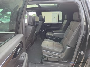 2026 Chevrolet Suburban High Contry 6,2 V8 black  24" černá 4 roky záruka nebo 200 000 km (7)