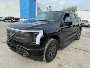 2024 Ford F150 LIGHTNING Lariat 131 kWh baterie - prodloužený dojezd černá 2024 Ford F150 LIGHTNING Lariat 131 kWh baterie - prodloužený dojezd černá