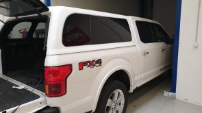 SnugTop Super Sport - střecha korby, Ford CrewCab Bed UG Platinum White, 5.5, 2018 (2)