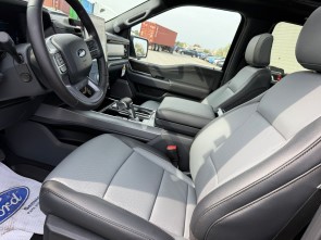 2025 Ford F150 LIGHTNING  Lariat 131 kWh baterie - prodloužený dojezd černá (2)