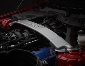 Motorová rozpěra, výztuha pro Mustang 2015+