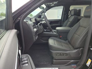 2026 Chevrolet Suburban High Contry 6,2 V8 black  24" černá 4 roky záruka nebo 200 000 km (6)
